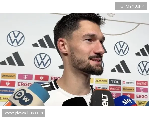 克莱因丁斯特重返门兴训练场 展现回归魅力